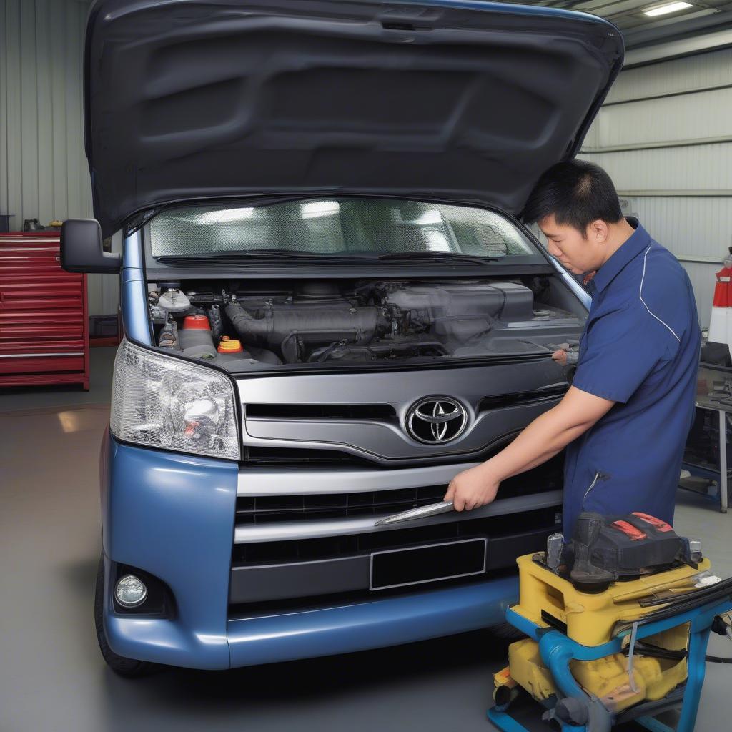 Kiểm tra động cơ Toyota Hiace 2014