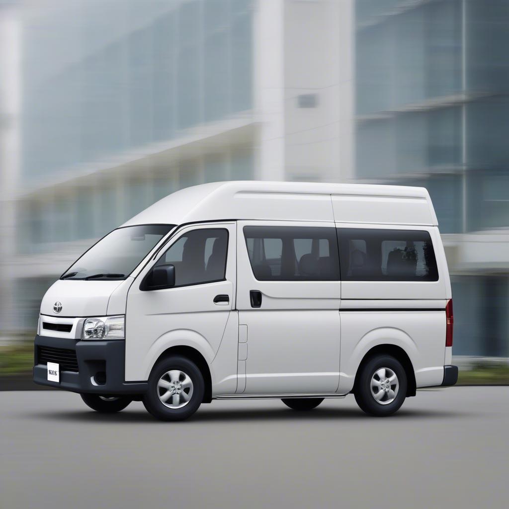 Ngoại thất Toyota Hiace 2014 với thiết kế đơn giản, vuông vức, tập trung vào tính thực dụng.