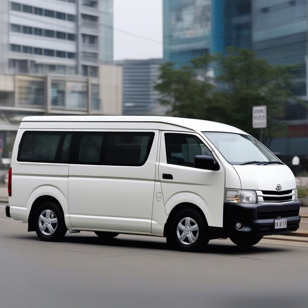 Ngoại thất Toyota Hiace 2011