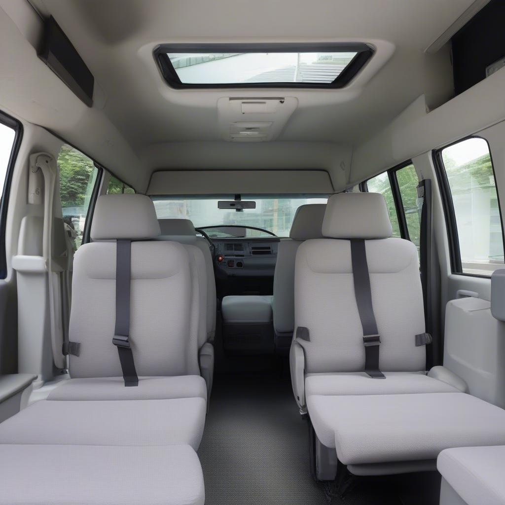 Nội thất Toyota Hiace Car