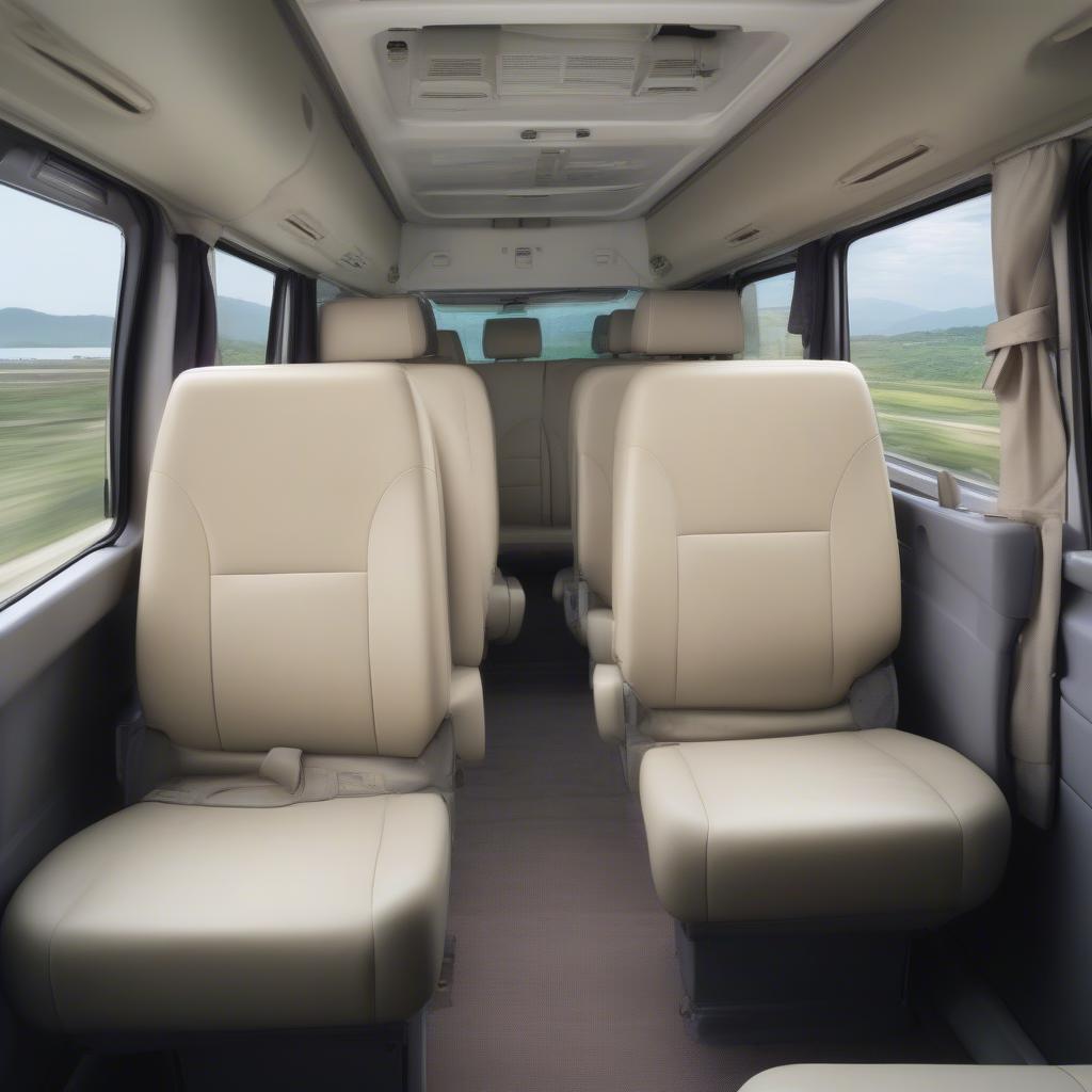 Toyota Hiace: Rộng rãi và Tiện nghi