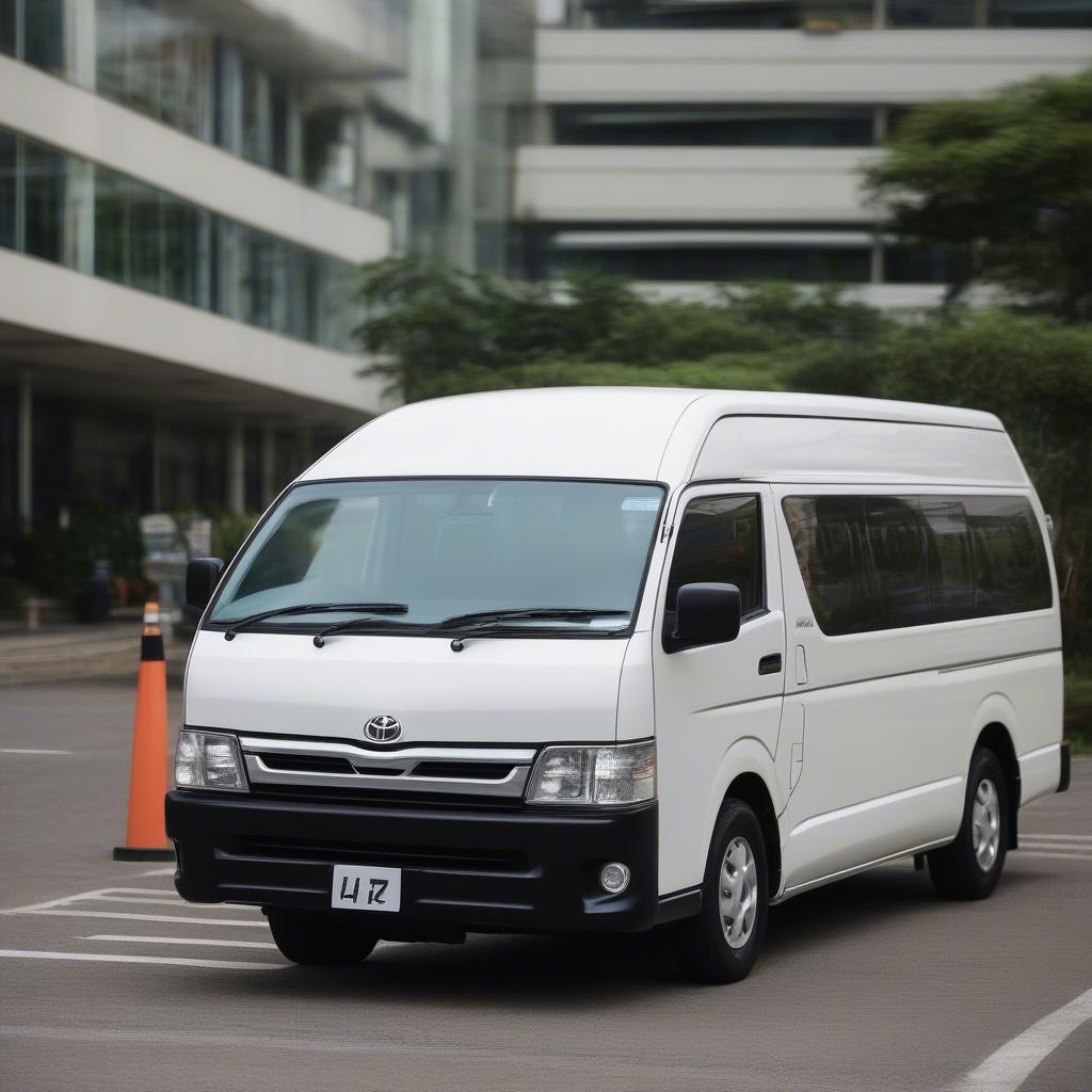 Hình ảnh xe Toyota Hiace vận chuyển hành khách